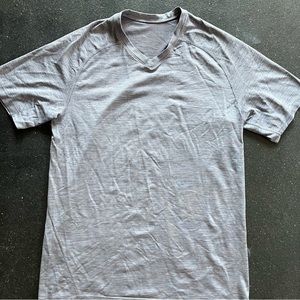 Lululemon men’s metal vent v-neck activewear shirt